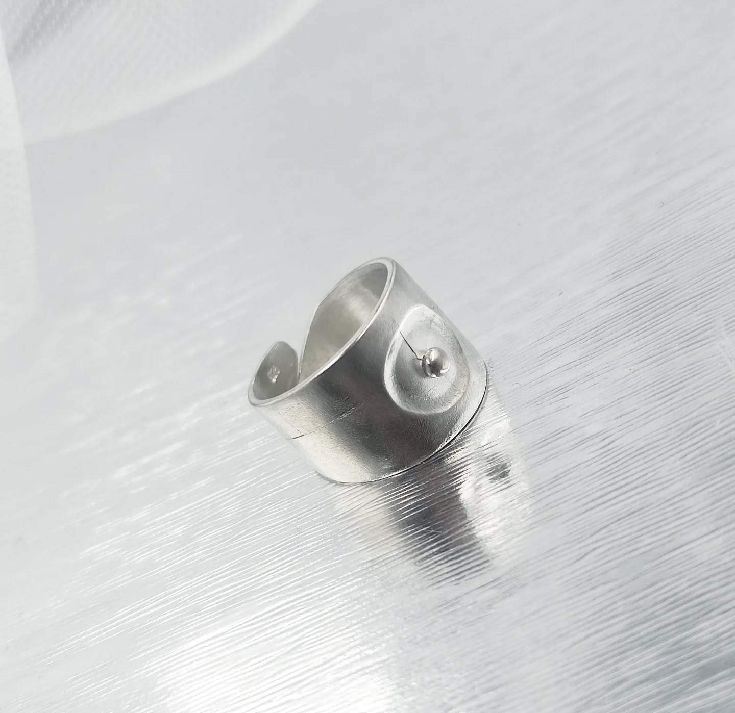 PLASMA chevalier ring