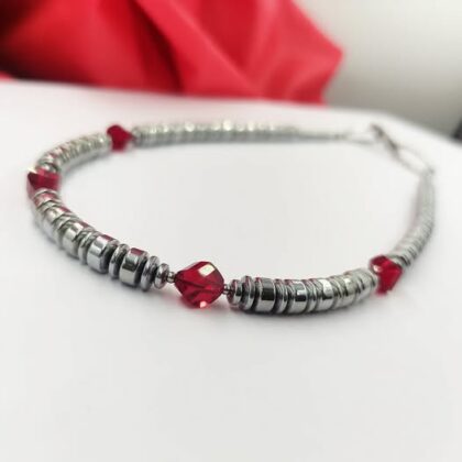 gynaikeio-perideraio-epirodiomenos-aimatitis-me-kokkinous-krystallous-swarovski-necklace