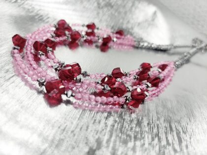 leptepilepto-gynaikeio-kolie-me-krystallous-swarovski-grey-shade-kai-flamingo-crystals