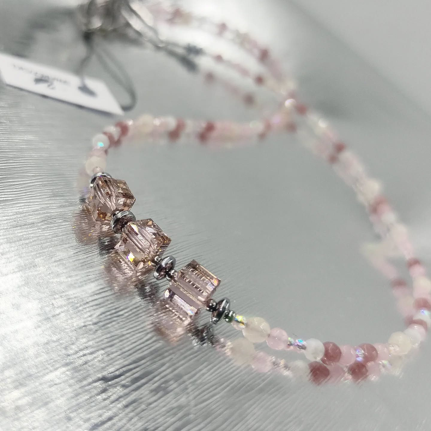 gynaikeio-kolie-me-3-krystallous-swarovski-vintage-rose-achati-kai-quartz-beaded-necklace