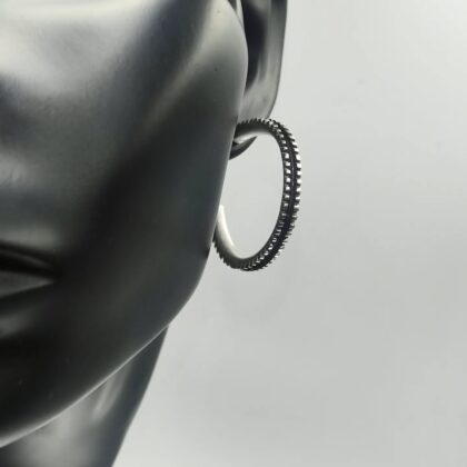 gynaikeioi-krikoi-mesaiou-megethous-apo-asimi-925-me-odeidosi-textured-hoops