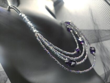 gynaikeio-polyseiro-kolie-me-6-krystallous-swarovski-purple-velvet-aimatiti-kai-mova-chalazia-multi-strand-necklace
