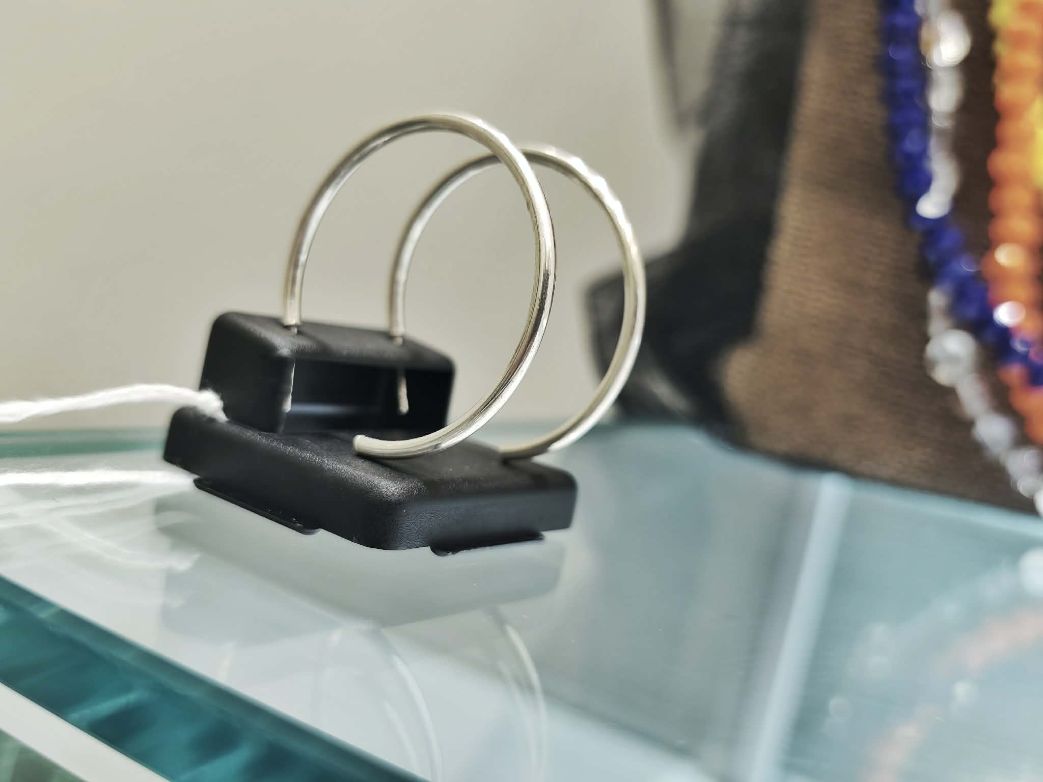 CLASSIC MEDIUM HOOPS - Image 2
