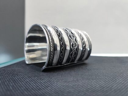 gynaikeio-vraxionali-xeiropeda-apo-epargyromeno-mprountzo-silver-plated-cuff
