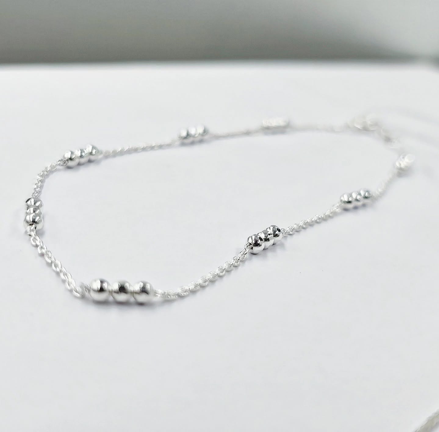 gynaikeia-asimenia-alysida-podioy-me-mpalakia-anklet