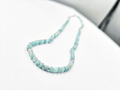 gynaikeio-kolie-apo-amazoniti-fysikes-petres-asimi-925-necklace