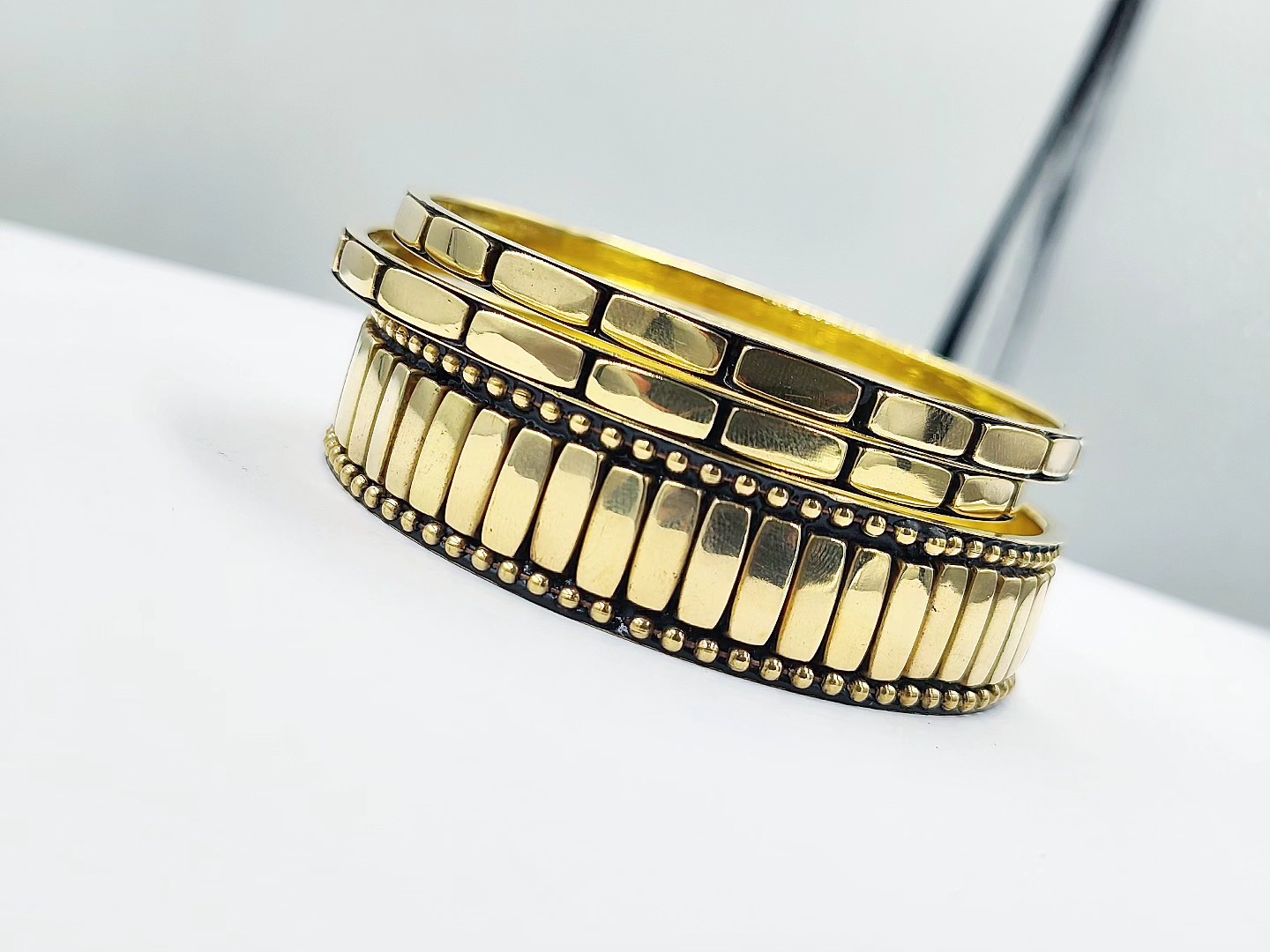 gynaikeio-set-3-vraxionion-apo-mprountzo-bangle-stack