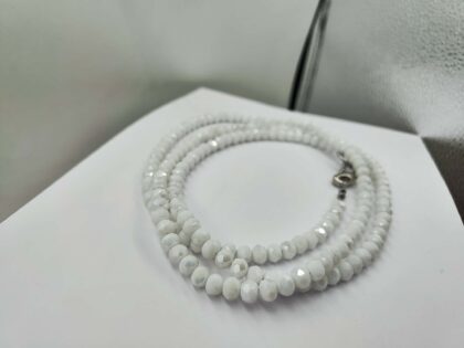 gynaikeio-makry-kolie-me-leyka-krystallakia-multi-way-necklace
