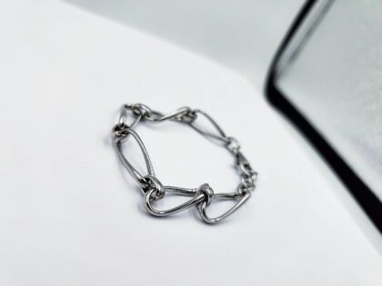 gynaikeia-alysida-xeiriou-apo-asimi-925-intertwined-link-bracelet
