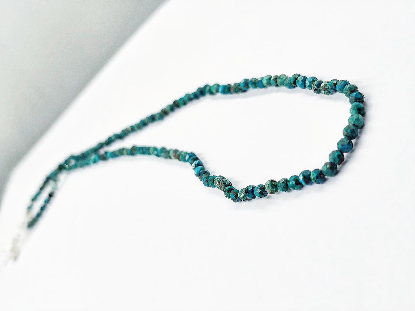 gynaikeio-kolie-apo-chrysokolla-fysikes-petres-asimi-925-necklace