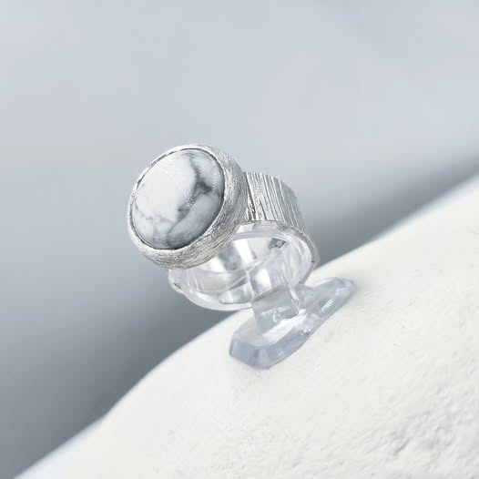 HOWL ring