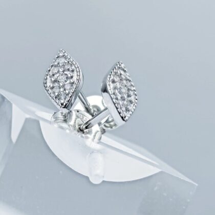 gynaikeia-asimenia-skoularikia-925-romvos-me-epta-leyka-zirgon-studs