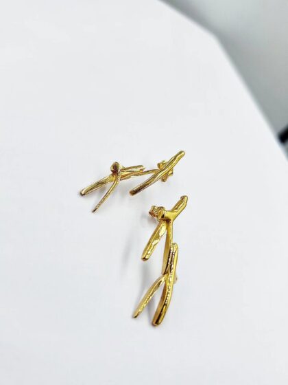 gynaikeia-epichrysa-skoularikia-14k-apo-asimi-925-me-afirimeno-organiko-sxedio-earrings