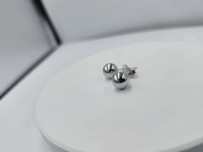 gynaikeia-asimenia-skoularikia-925-mpilia-big-ball-studs-silver-earrings
