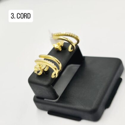 gynaikeia-karfota-skoularikia-diploi-krikoi-zirgon-asimi-925-epixrysomeno-18k-gold-earrings