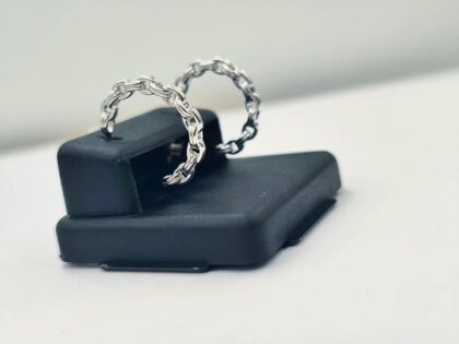 gynaikeia-skoularikia-krikoi-plektoi-asimi-925-silver-chain-hoop-earrings