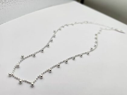 alysida-laimou-apo-asimi-925-epixrysomeno-18k-me-bilakia-silver-beaded-necklace